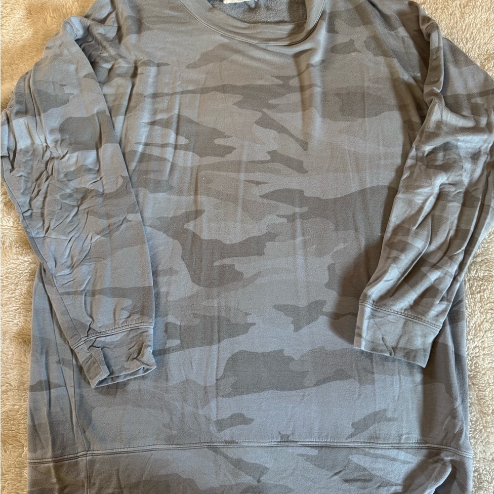 Splendid Women’s Gray/Blue Camo Long-Sleeve Crewneck